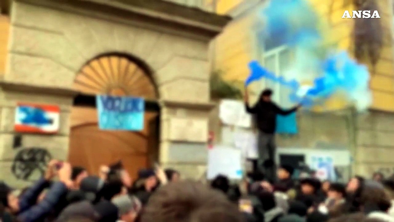Ragazzo ucciso a La Spezia, momenti di tensione all'ingresso dell'istituto di Abu