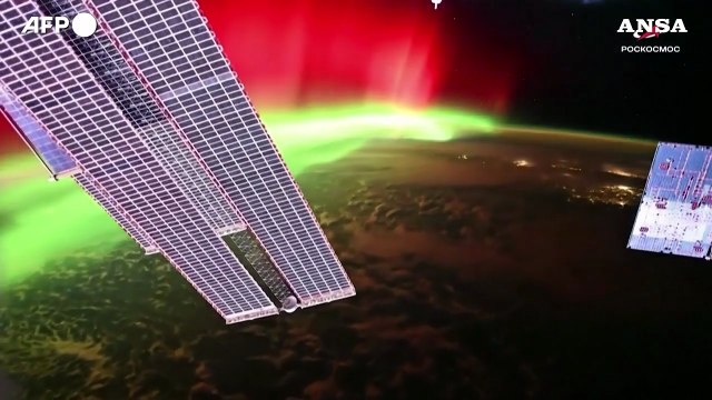 Lo spettacolo dell'aurora boreale vista dallo spazio attraverso l'Iss