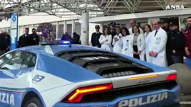 Roma, la Befana della Polizia atterra al Gemelli