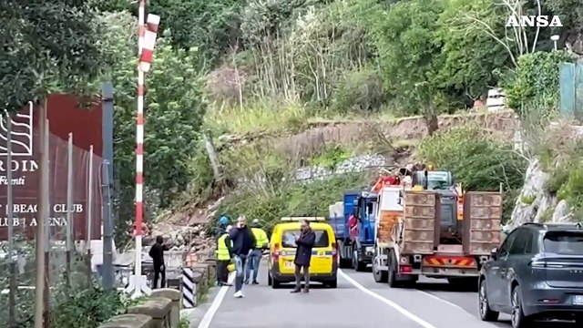 Frana nella notte sulla strada statale 163 Amalfitana, sospesa la viabilita'