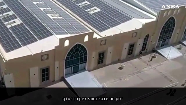 Turisti ancora bloccati sulla nave da crociera a Dubai