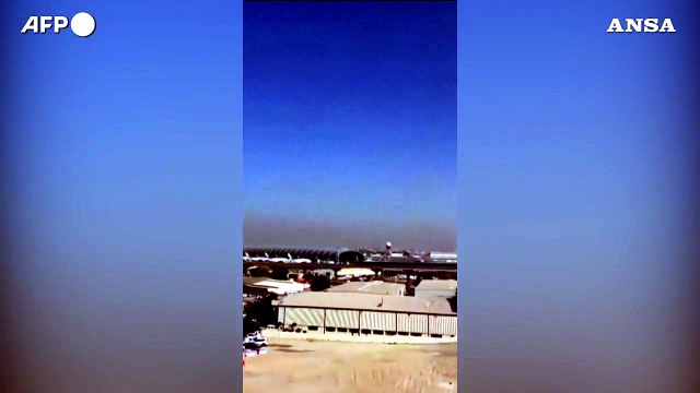 Dubai, drone iraniano colpisce l'aeroporto: nessuna vittima