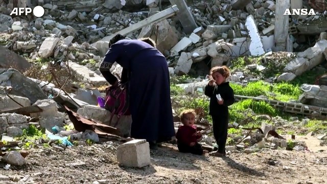 Gaza, scene di vita quotidiana fra tendopoli e macerie ovunque