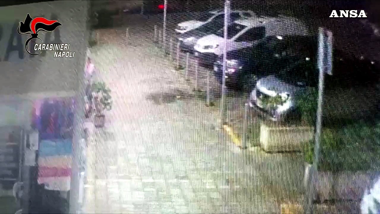 Caivano, ubriaco tenta di rapire un bambino al supermercato: arrestato un 45enne