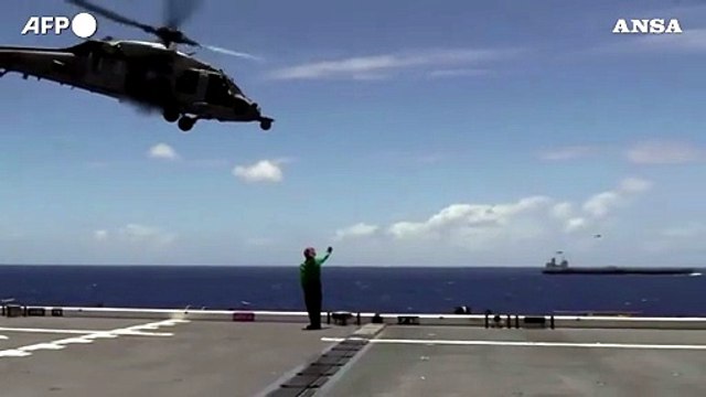 Gli Stati Uniti abbordano una petroliera nell'oceano Indiano