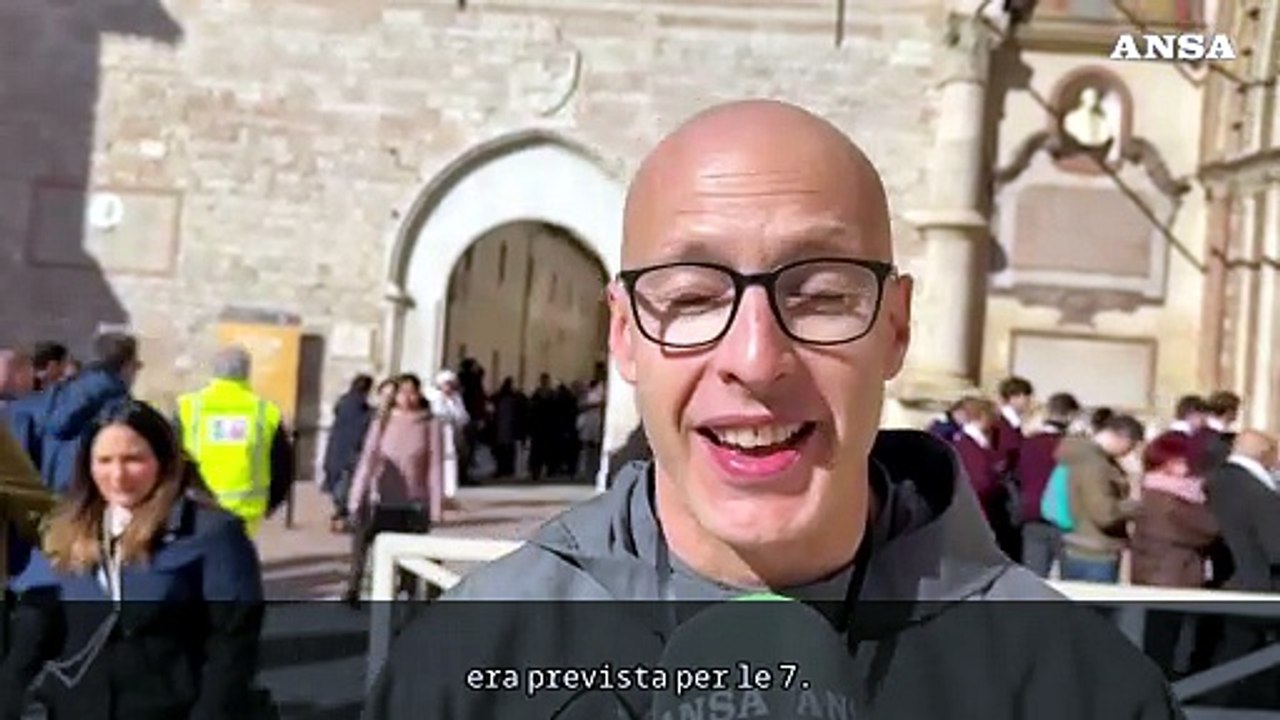 Assisi, dall'alba in coda per le spoglie di San Francesco