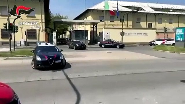 Torino, filma un ladro dal terrazzo di casa e lo fa arrestare dai carabinieri