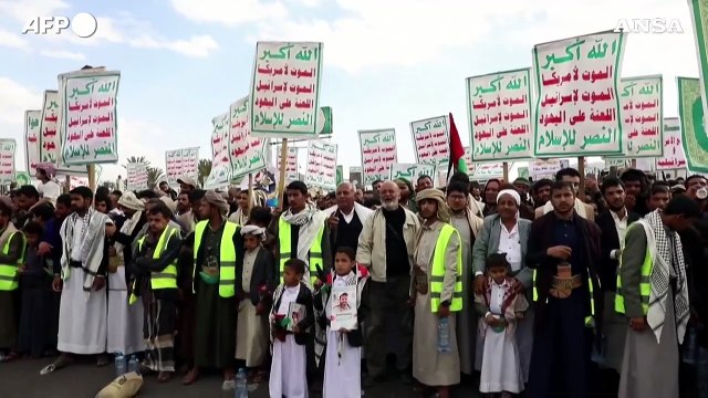 Yemen, mega-manifestazione in solidarieta' con l'Iran e i palestinesi