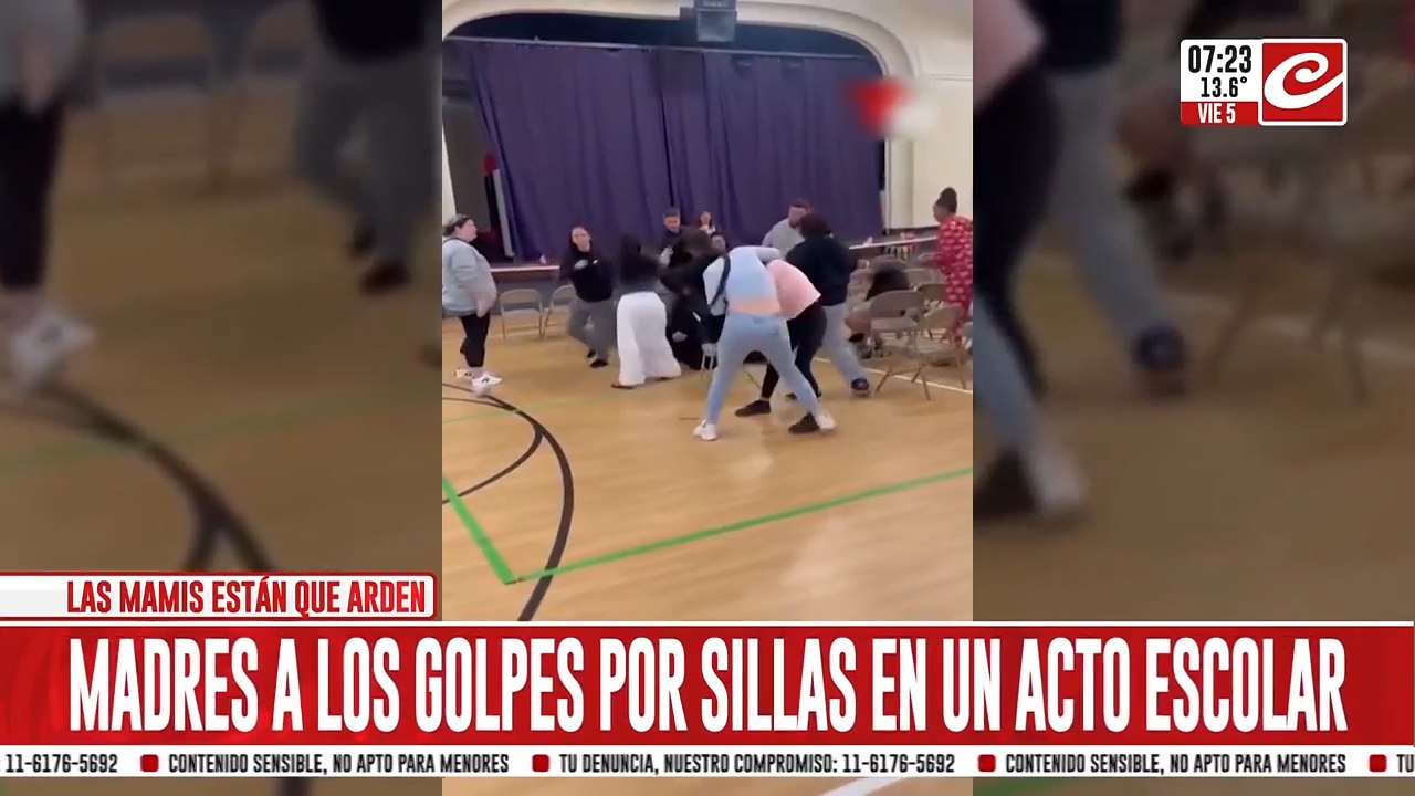 Madres se agarraron a las trompadas en pleno ac...