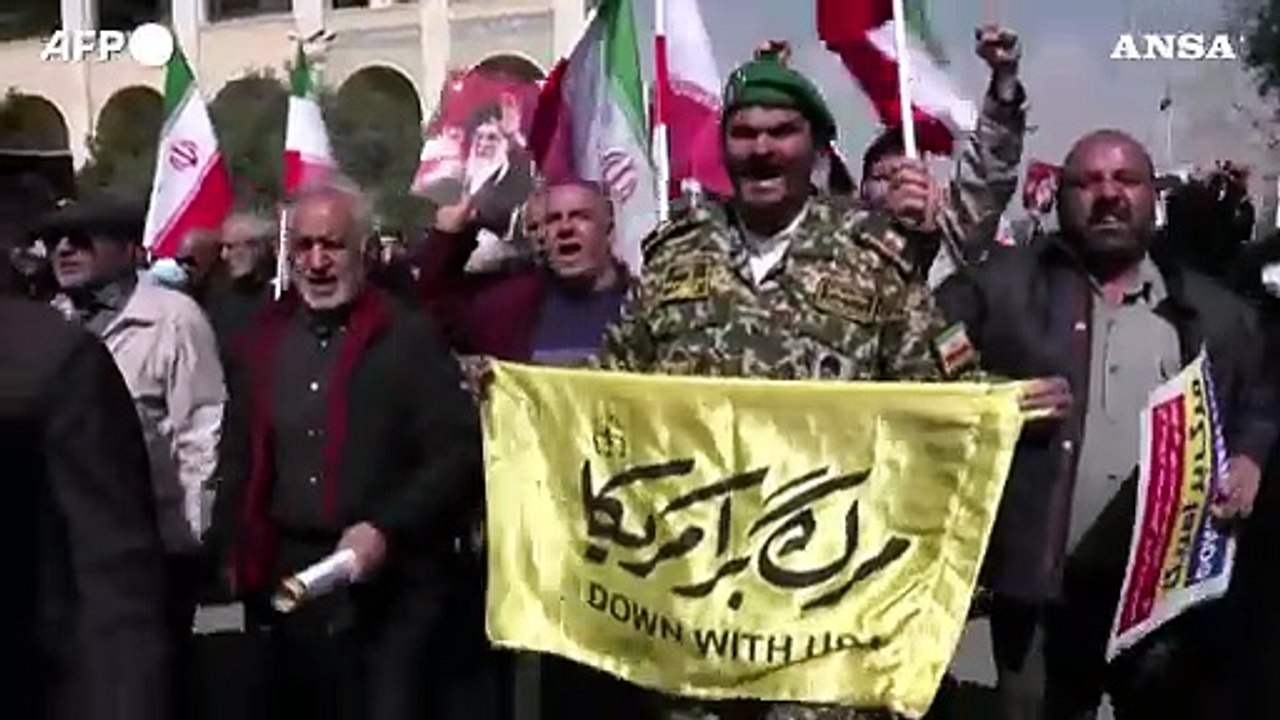 Proteste a Teheran contro gli attacchi di Israele e Usa