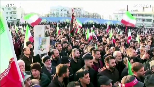 Iran, manifestazione a Teheran dopo l'annuncio della morte di Khamenei