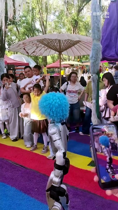 Quand un robot de kung-fu frappe un enfant en plein spectacle à Ürümqi