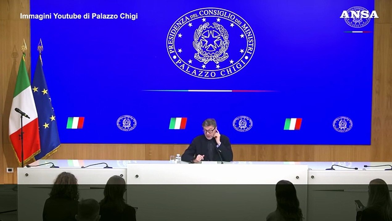 Giorgetti: "Prorogato il taglio delle accise fino al primo maggio"