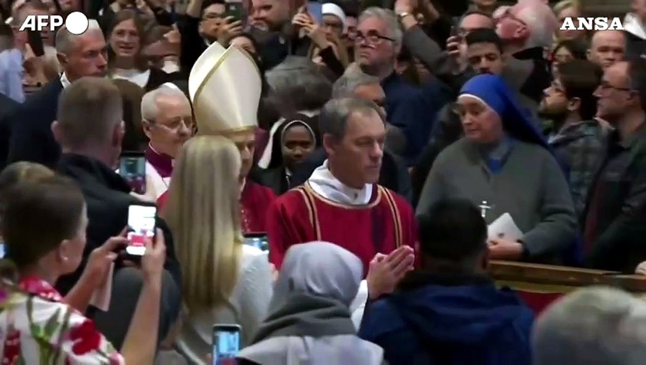 Papa Leone XIV presiede la sua prima Messa del Venerdi' Santo