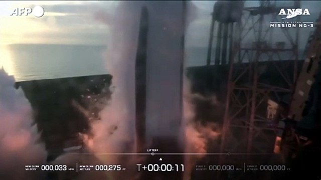 Compagnia spaziale di Bezos Blue Origin lancia il razzo New Glenn