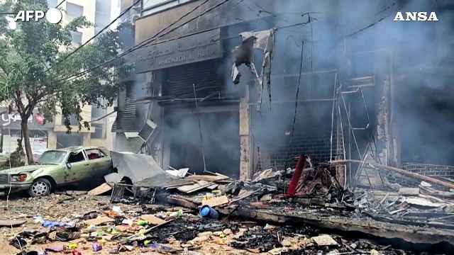 Raid israeliani in Libano: incendi, macerie ed edifici distrutti nel sud di Beirut