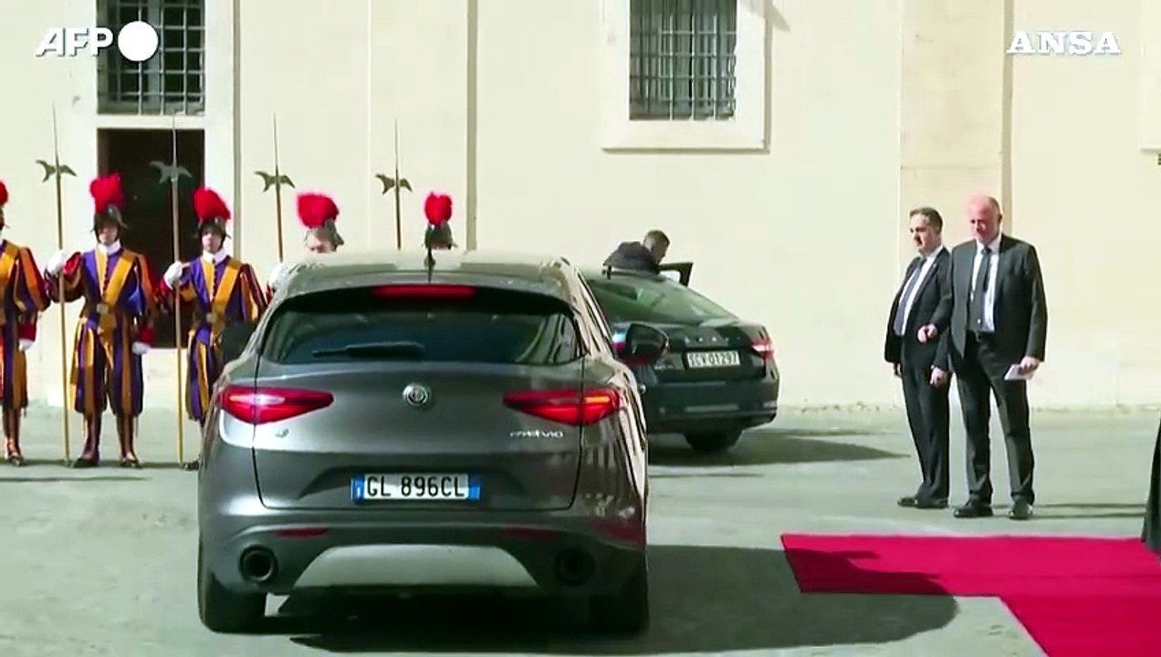 I Reali spagnoli arrivano in Vaticano per l'udienza con Papa Leone