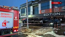 İstanbul Bakırköy'de 50 milyon TL değerinde 4 otomobil alevlere teslim oldu