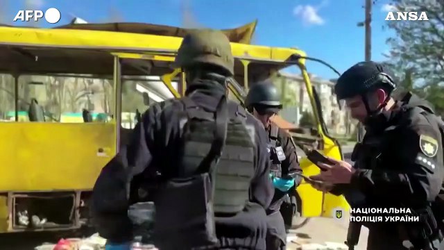 Ucraina, drone russo colpisce un autobus a Nikopol: almeno 4 morti