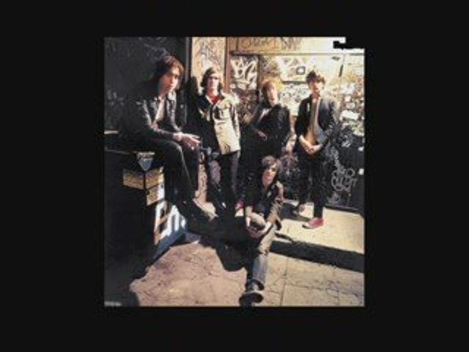 The Strokes - Meet Me In The Bathroom