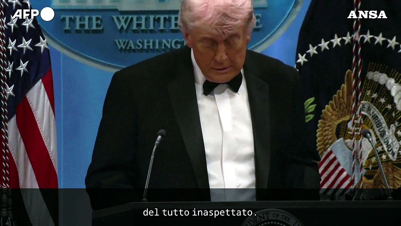 Spari al gala dei media. Trump: "Del tutto inaspettato"