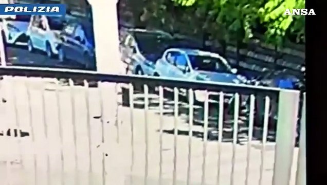 25 aprile, il momento degli spari a Roma ripreso dalle telecamere di videosorveglianza