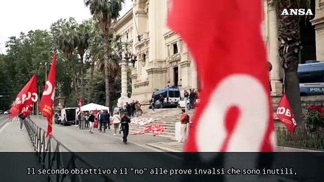 Cobas in presidio di protesta sotto al Ministero dell'istruzione