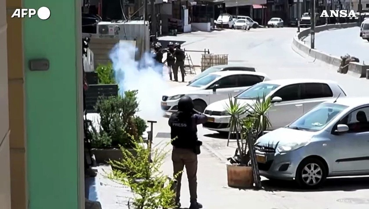 Cisgiordania, l'Esercito israeliano reprime una manifestazione: morto un palestinese
