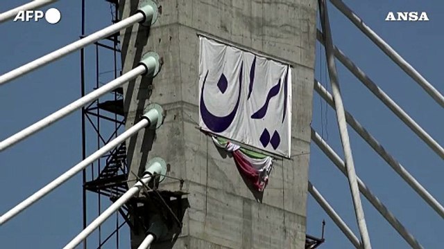 Iran, il ponte di Karaj colpito dagli attacchi statunitensi e israeliani