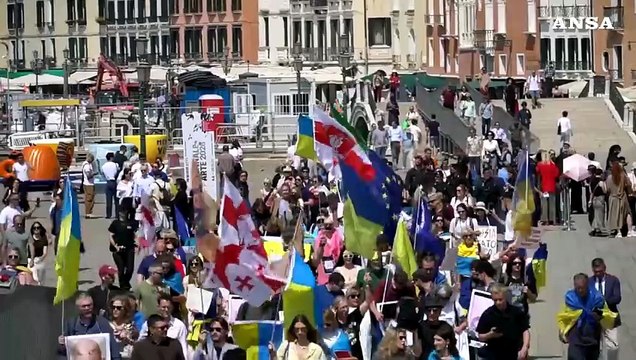 A Venezia la 'Biennale del dissenso' contro la presenza della Russia