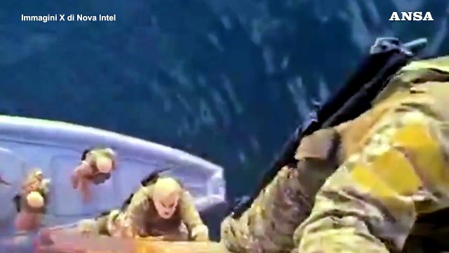 Iran, il sequestro di due navi a Hormuz in un video dei pasdaran