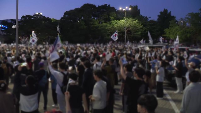 '재투표 요구' 개표소 봉쇄...선관위 직원 수십 명 고립 / YTN