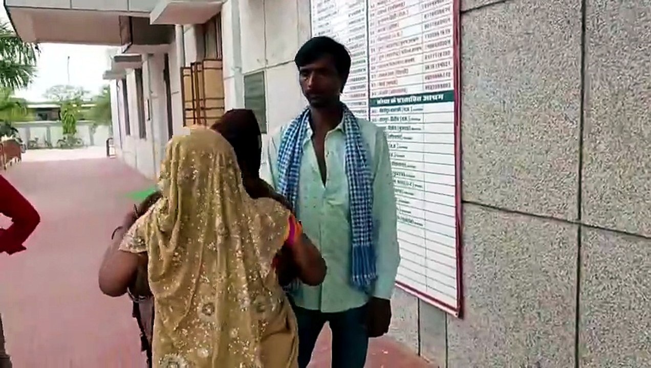 भरतपुर : 25 साल बाद अपनों से मिलता परिवार, छलक पड़े आंसू