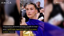 Schiarire i capelli come Hailey Bieber è senz'altro una buona idea