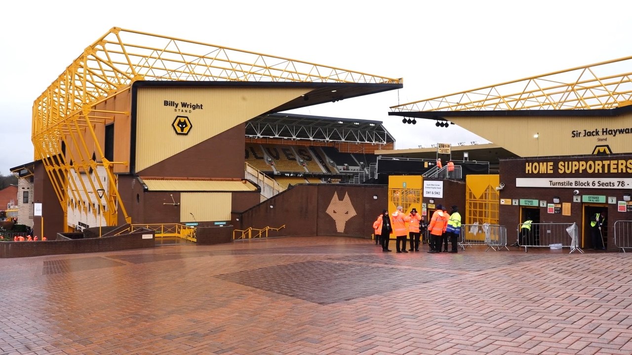 Wolves Eye Move for Sunderland Goalkeeper