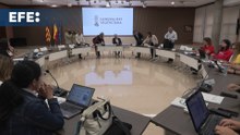 Educación entrega a los sindicatos docentes un documento con propuestas por 3.338 millones