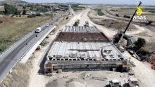 Lavori sulla 131, ecco compe nasce un viadotto: lo spettacolare varo delle travi lunghe 30 metri