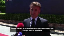 Ucraina, Macron: gli europei al tavolo per la pace