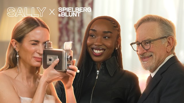 Je kiffe ! Steven Spielberg se lâche avec Sally et Emily Blunt