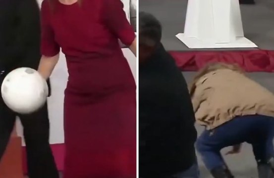 Si tuffa per prendere il pallone della presidente ma cade a terra: la scena è virale