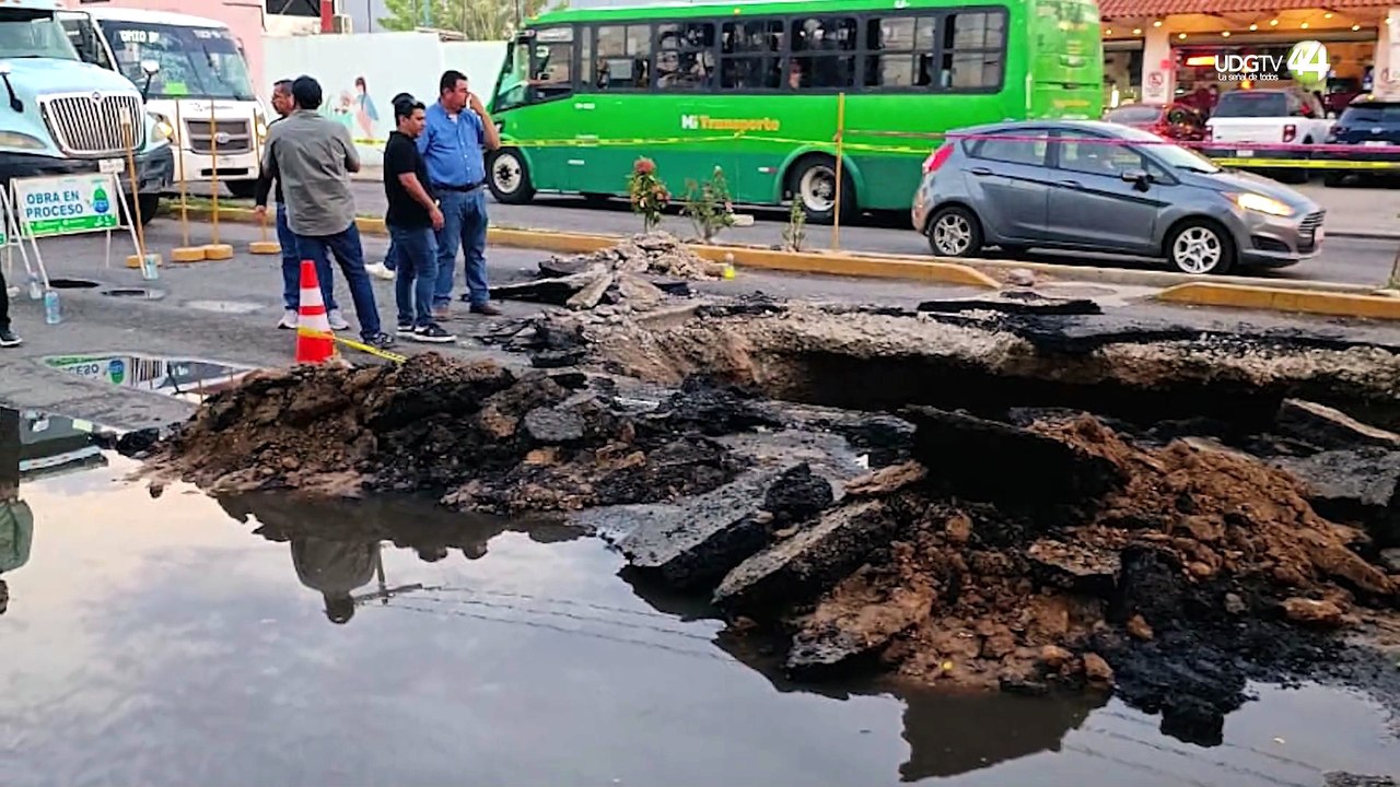 Colapsa colector de aguas negras y provoca socavón en Puerto Vallarta