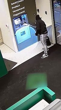 Siete detenidos por atentados con explosivos en cajeros automáticos al sur de Italia.