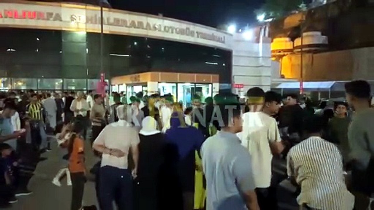Şanlıurfa Otogarında Gözyaşı ve Halay Bir Arada: Askerlere Görkemli Uğurlama