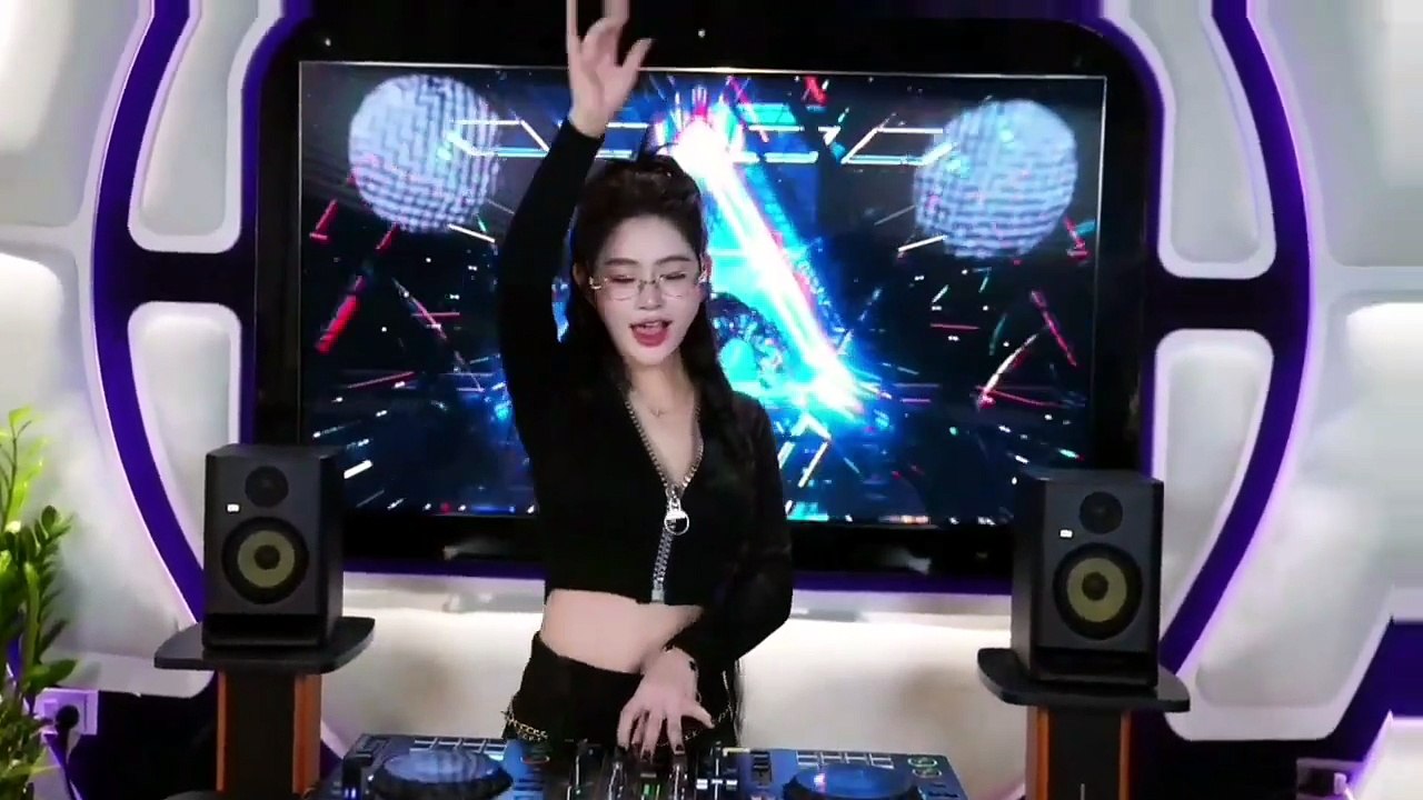 Chữ vấn chữ vương Remix - Thúy Loan cover