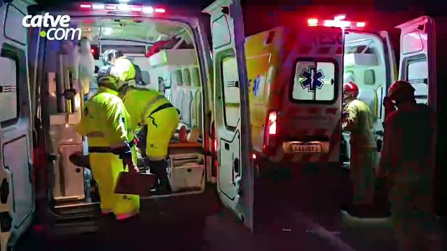 Kombi com trabalhadores tomba na BR-163 e deixa três feridos