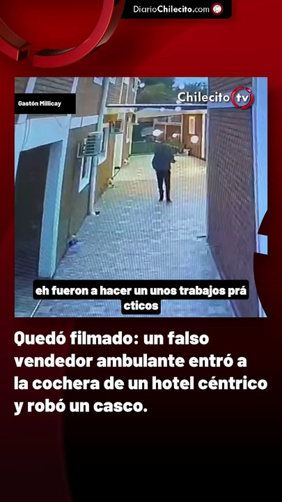 Quedó filmado: un falso vendedor ambulante entró a la cochera de un hotel céntrico y robó un casco.