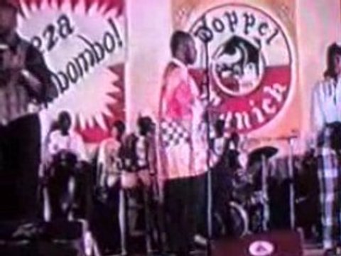 PAPA WEMBA ET REDDY AMISI CONCERT A KIN