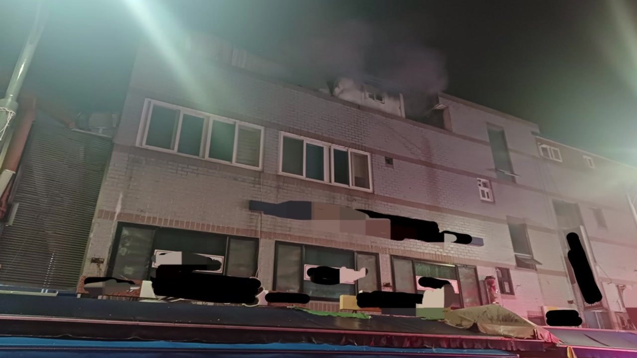 경북 문경 상가주택에서 불...2명 사상 / YTN