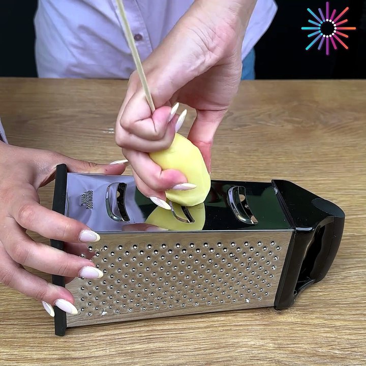 Grater hack for perfect spiral potatoes🥔