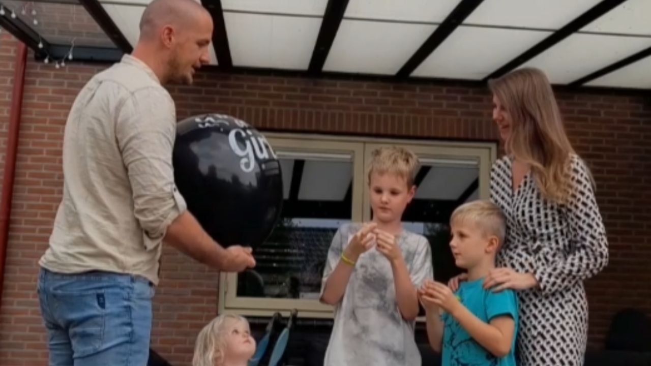 Family Celebrates with a Joyful Gender Reveal Surprise